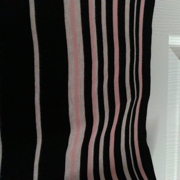 Max Edition skirt, size small - Picture 2 of 4